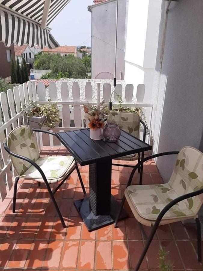 Apartmani Bonic Vodice Bagian luar foto