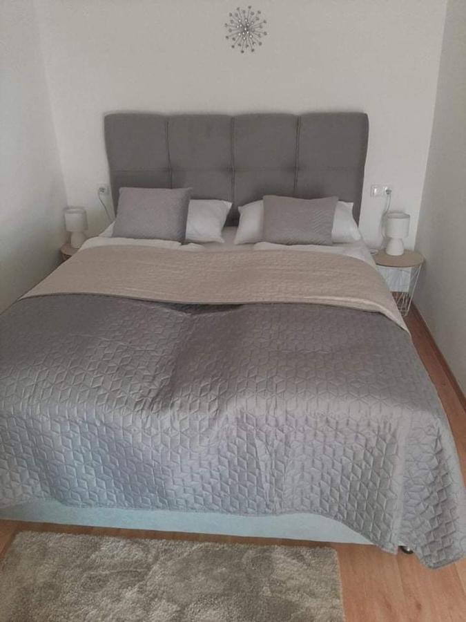 Apartmani Bonic Vodice Bagian luar foto
