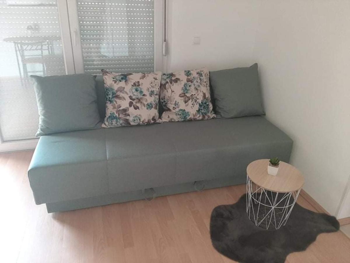 Apartmani Bonic Vodice Bagian luar foto