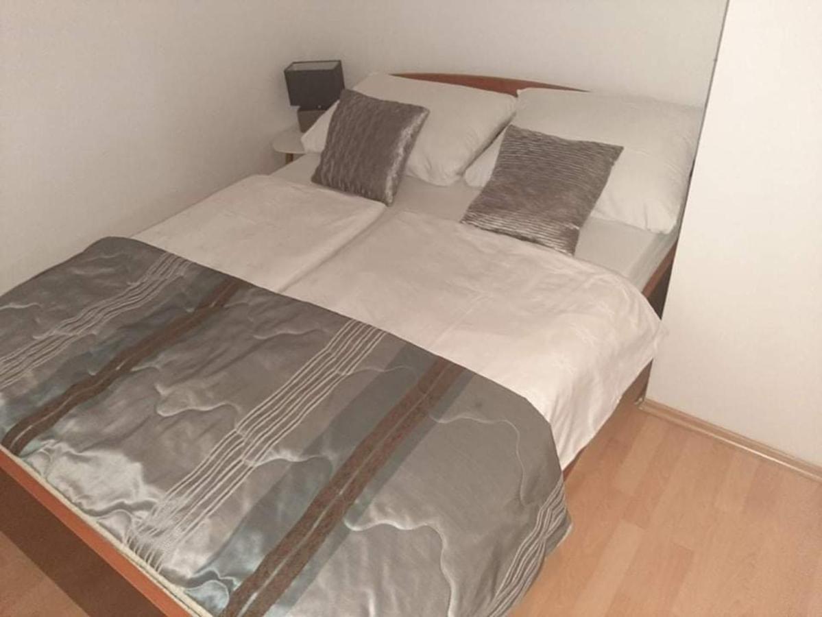 Apartmani Bonic Vodice Bagian luar foto
