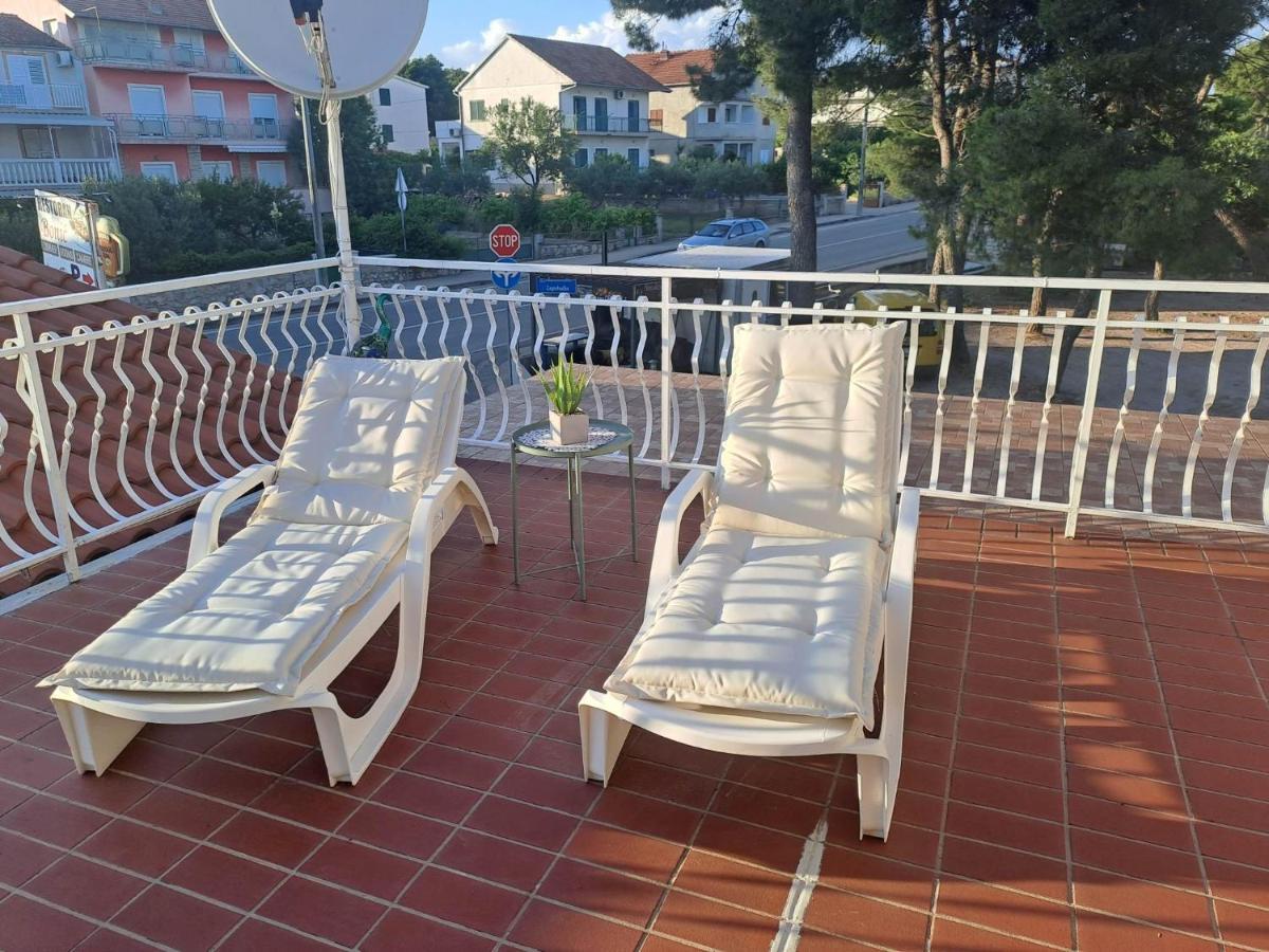 Apartmani Bonic Vodice Bagian luar foto