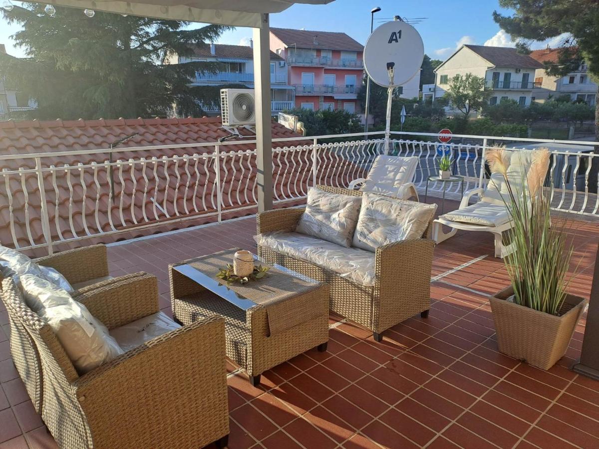Apartmani Bonic Vodice Bagian luar foto