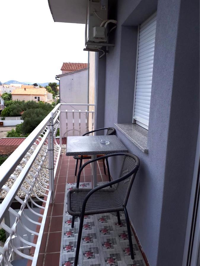 Apartmani Bonic Vodice Bagian luar foto